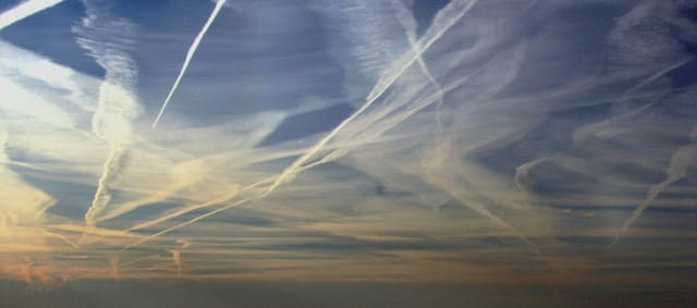 Chemtrails : nuages ou épandages ?