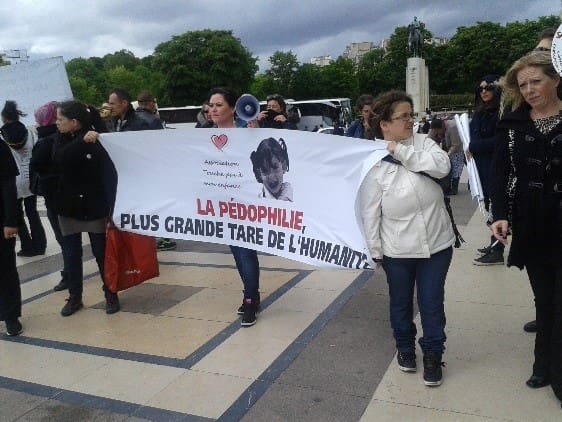 Pédocriminalité : petite manif, grands espoirs